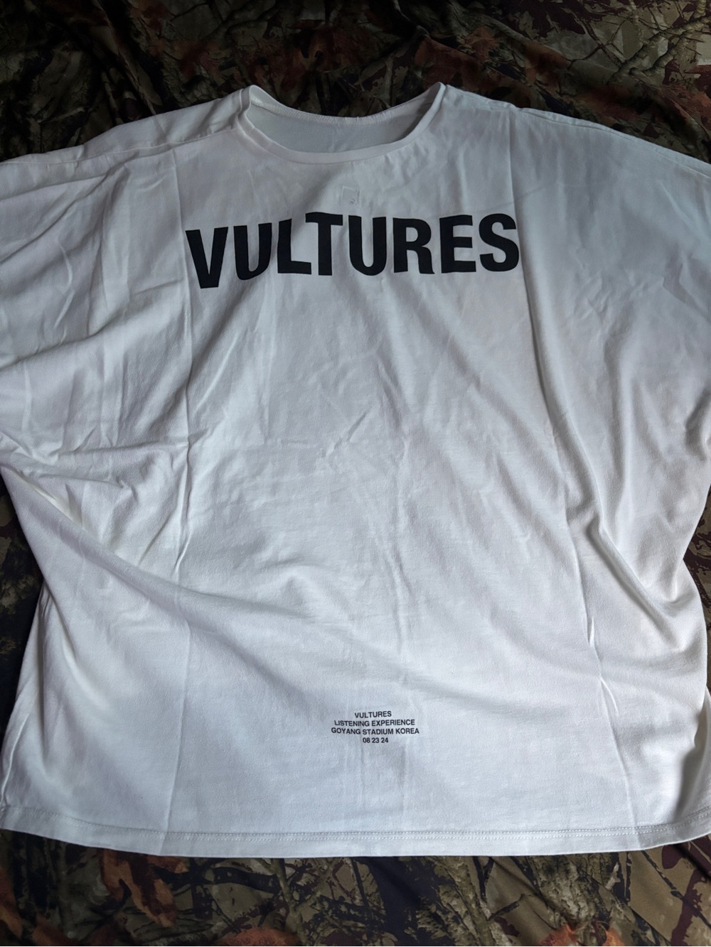 VULTURES White Short Sleeve Graphic Crewneck T-Shirt
